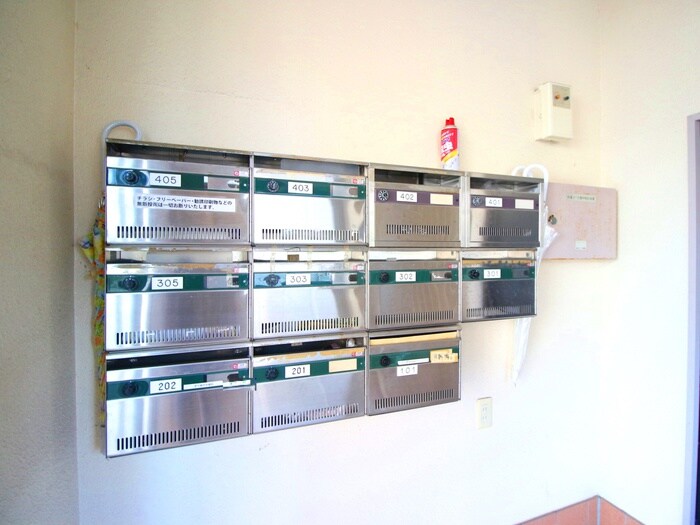 物件外観写真6　(エントランス部分)