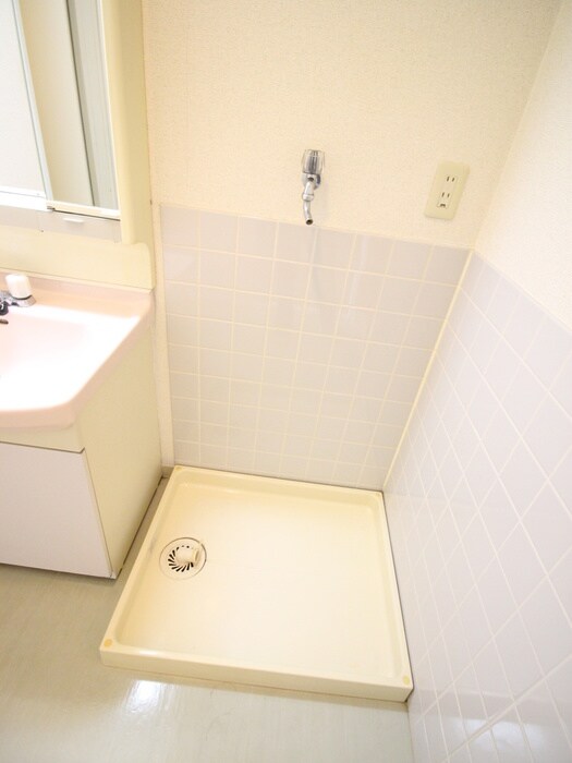 物件内観写真14　(洗濯機置場)