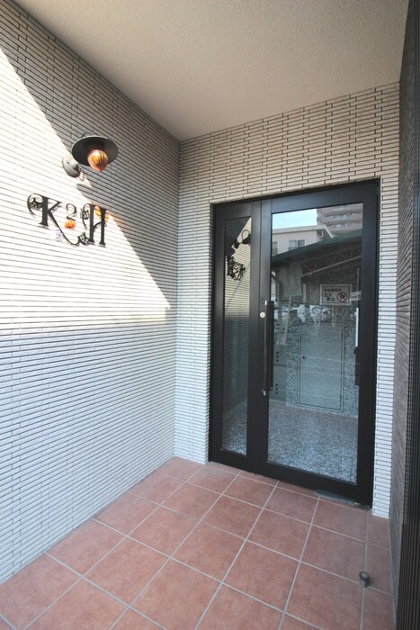 物件外観写真2　(エントランス部分)