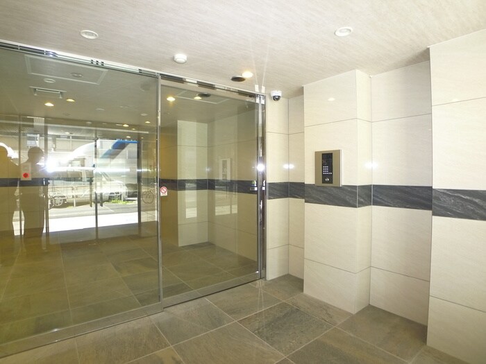 物件外観写真4　(エントランス部分)