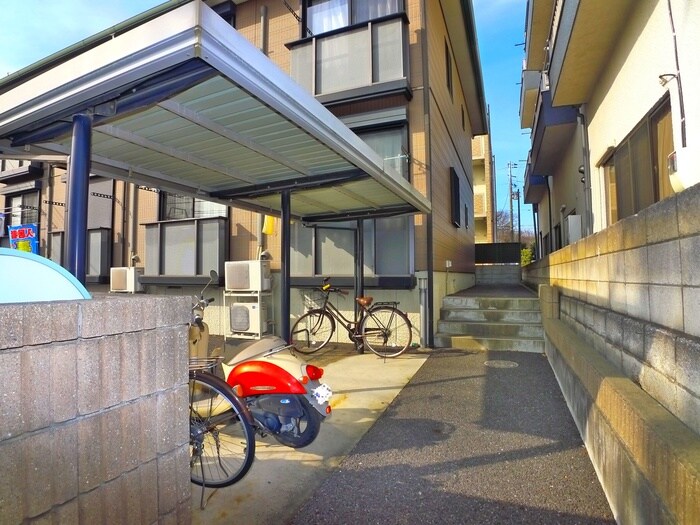 物件外観写真3　(エントランス部分)