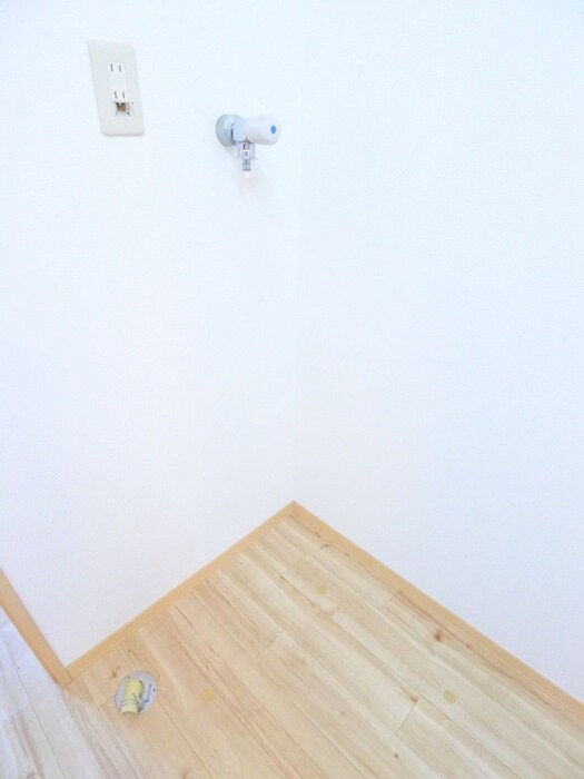 物件内観写真11　(洗濯機置場)