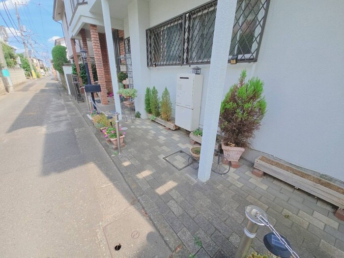 物件外観写真2　(駐輪場)