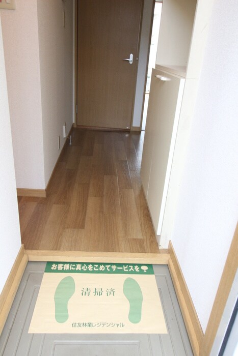 物件内観写真11　(玄関)