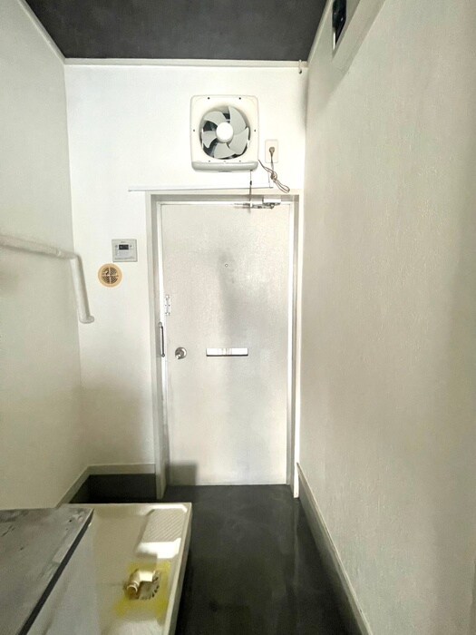 物件内観写真9　(玄関)