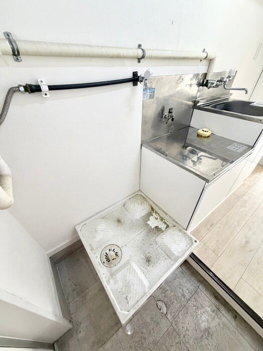 物件内観写真13　(洗濯機置場)