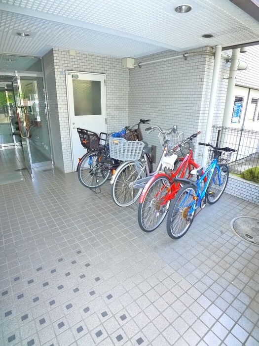 物件外観写真4　(駐輪場)