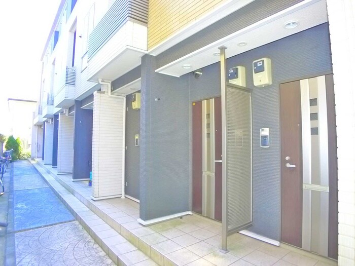 物件外観写真3　(エントランス部分)