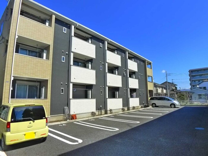 物件外観写真4　(駐車場)