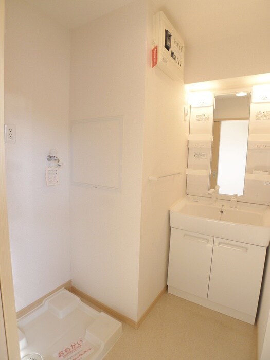 物件内観写真11　(洗濯機置場)