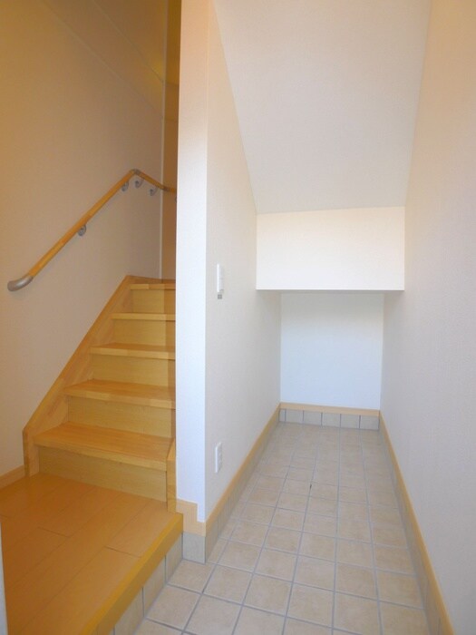 物件内観写真13　(玄関)