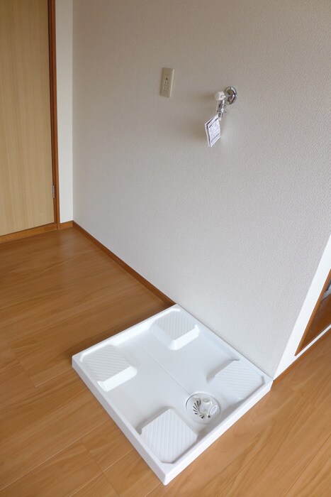 物件内観写真16　(洗濯機置場)