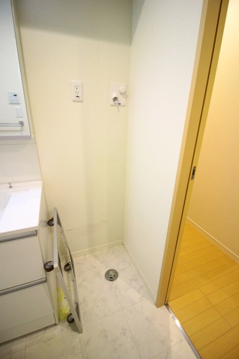 物件内観写真14　(洗濯機置場)