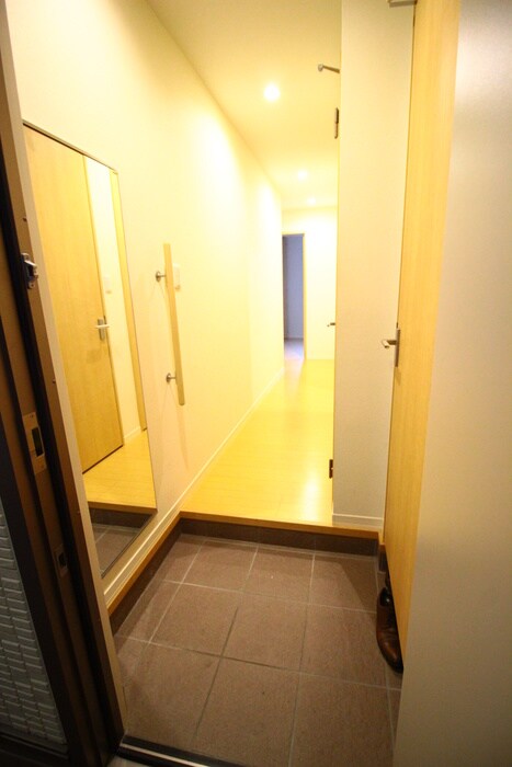 物件内観写真16　(玄関)