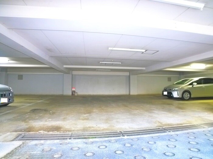 物件外観写真3　(駐車場)