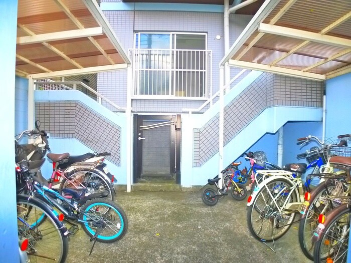 物件外観写真5　(駐輪場)