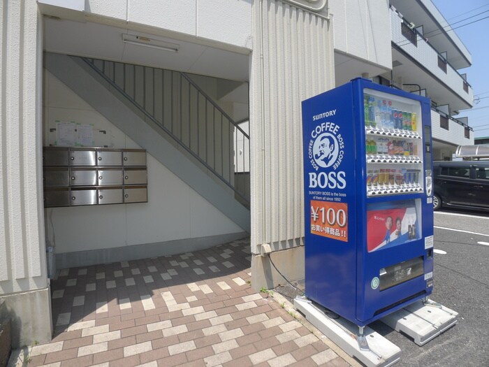 物件外観写真2　(エントランス部分)