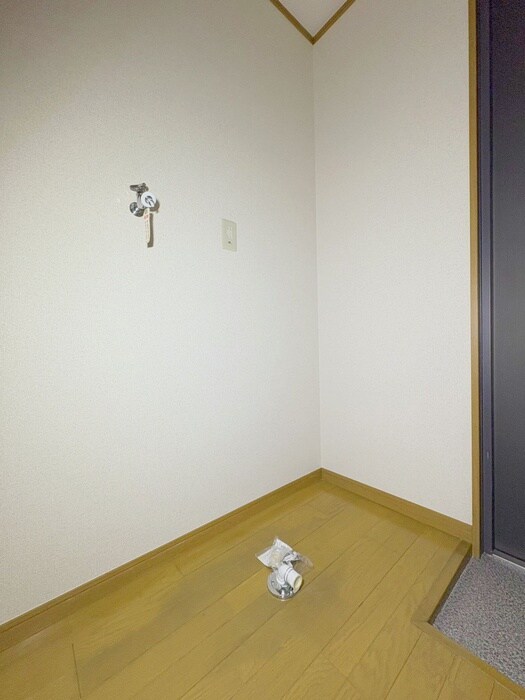 物件内観写真14　(洗濯機置場)