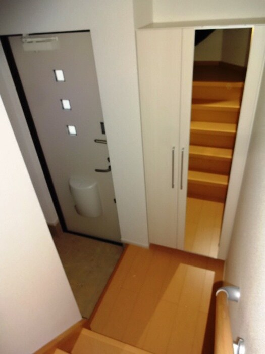 物件内観写真12　(玄関)