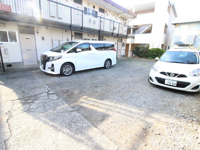 物件外観写真6　(駐車場)