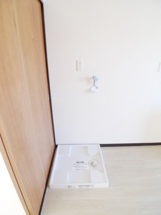 物件内観写真11　(洗濯機置場)