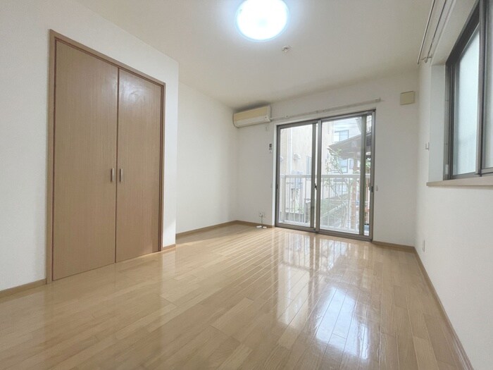 物件内観写真2　(居室)