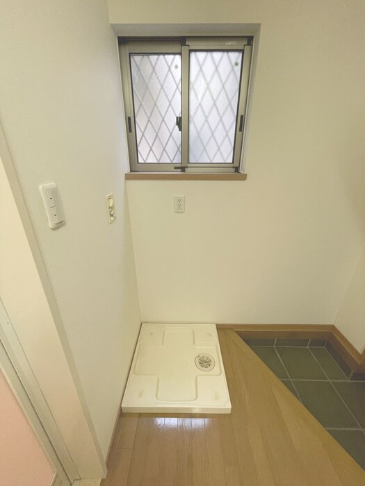 物件内観写真11　(洗濯機置場)