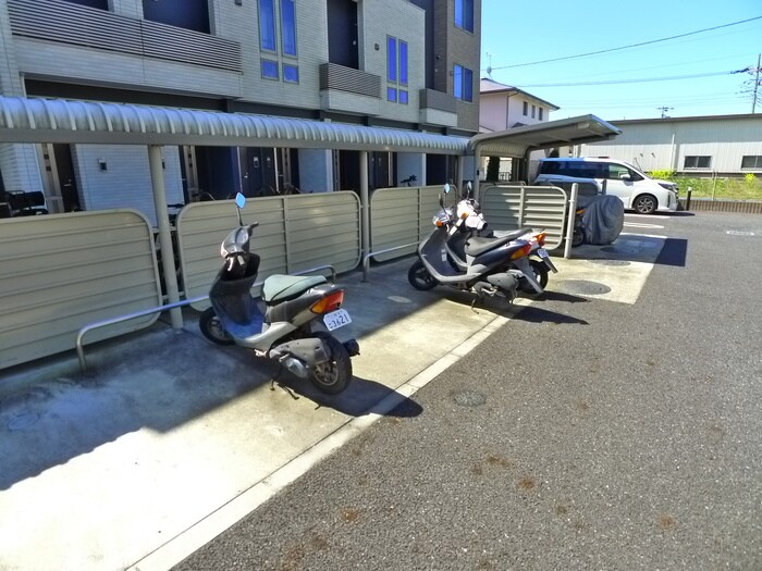 物件外観写真5　(駐輪場)