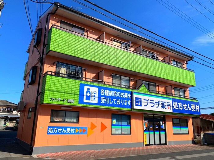 物件外観写真2　(エントランス部分)