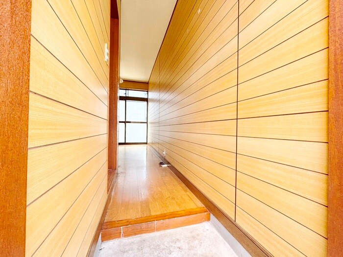 物件内観写真16　(玄関)