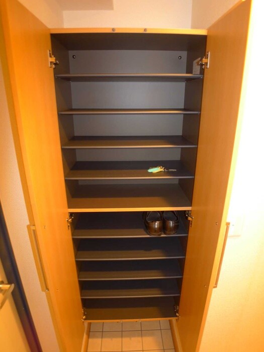 フォルトゥ－ナコンテの靴箱