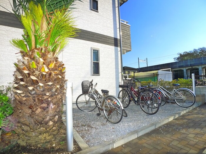 物件外観写真2　(駐輪場)