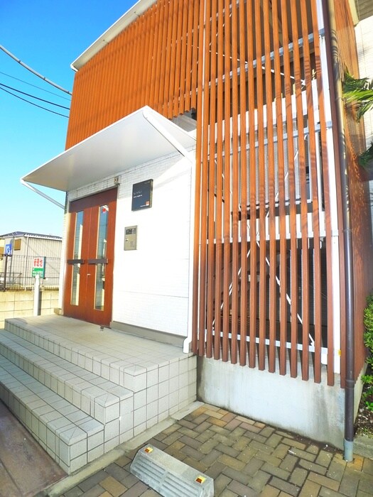 物件外観写真4　(エントランス部分)