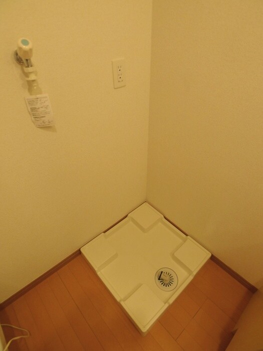 物件内観写真15　(洗濯機置場)