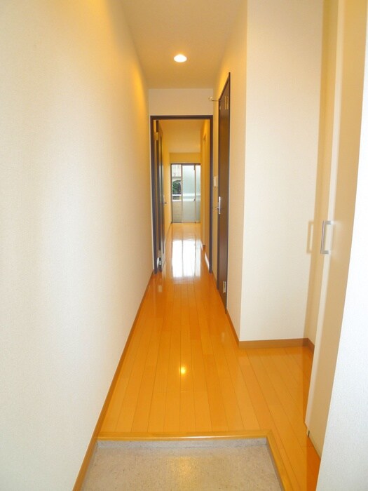 物件内観写真16　(玄関)