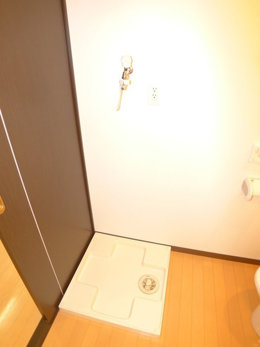 物件内観写真11　(洗濯機置場)