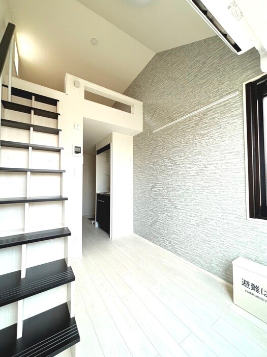 物件内観写真8　(室内からの展望)