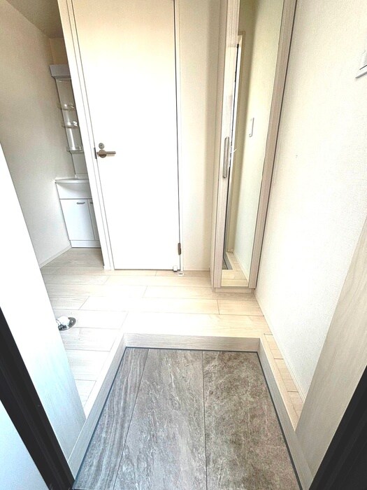 物件内観写真18　(玄関)