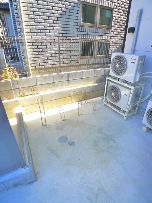 物件外観写真3　(駐輪場)
