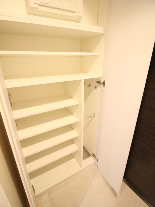 物件内観写真9　(靴箱)