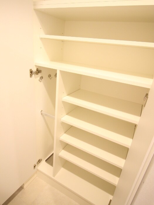 物件内観写真10　(靴箱)