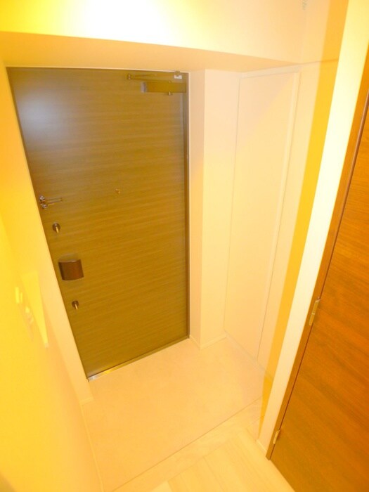 物件内観写真16　(玄関)