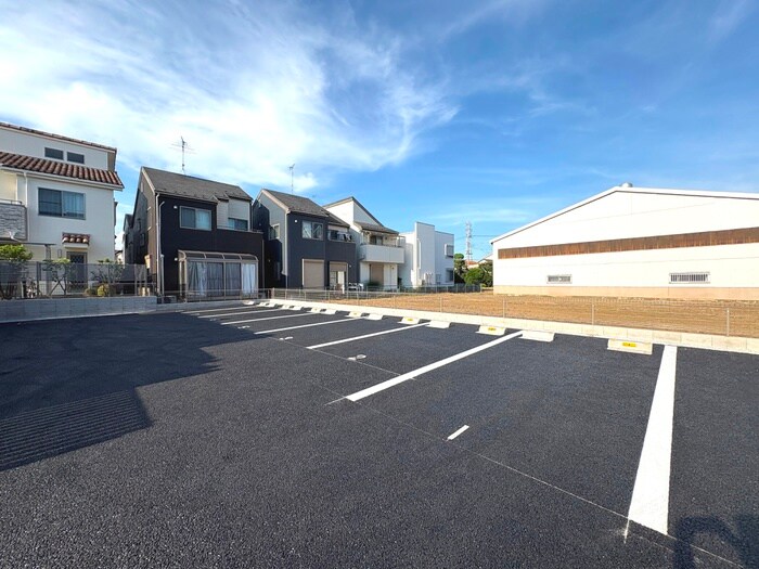 物件外観写真5　(駐車場)