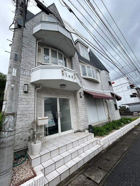 王方南越谷店舗外観写真