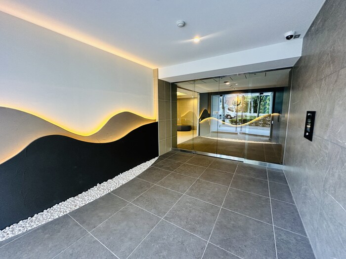 物件外観写真4　(エントランス部分)