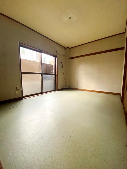 物件内観写真4　(室内からの展望)