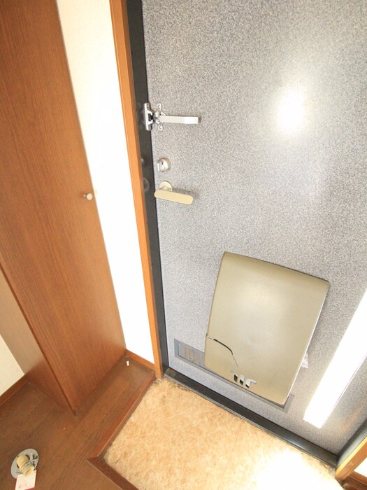 物件内観写真4　(玄関)