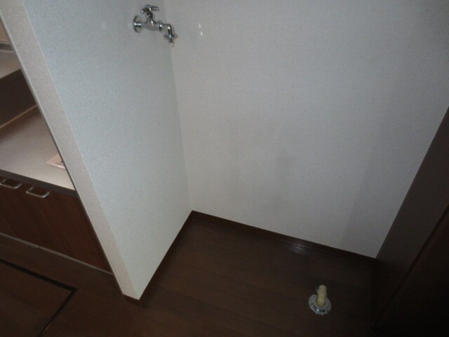 物件内観写真11　(洗濯機置場)