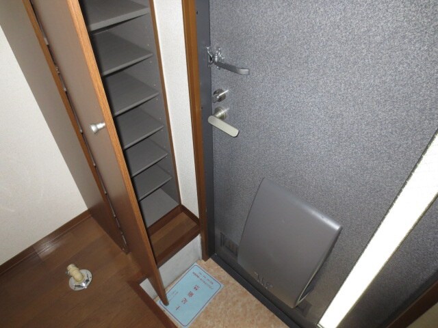 物件内観写真12　(玄関)