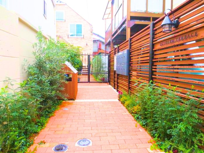 物件外観写真4　(エントランス部分)